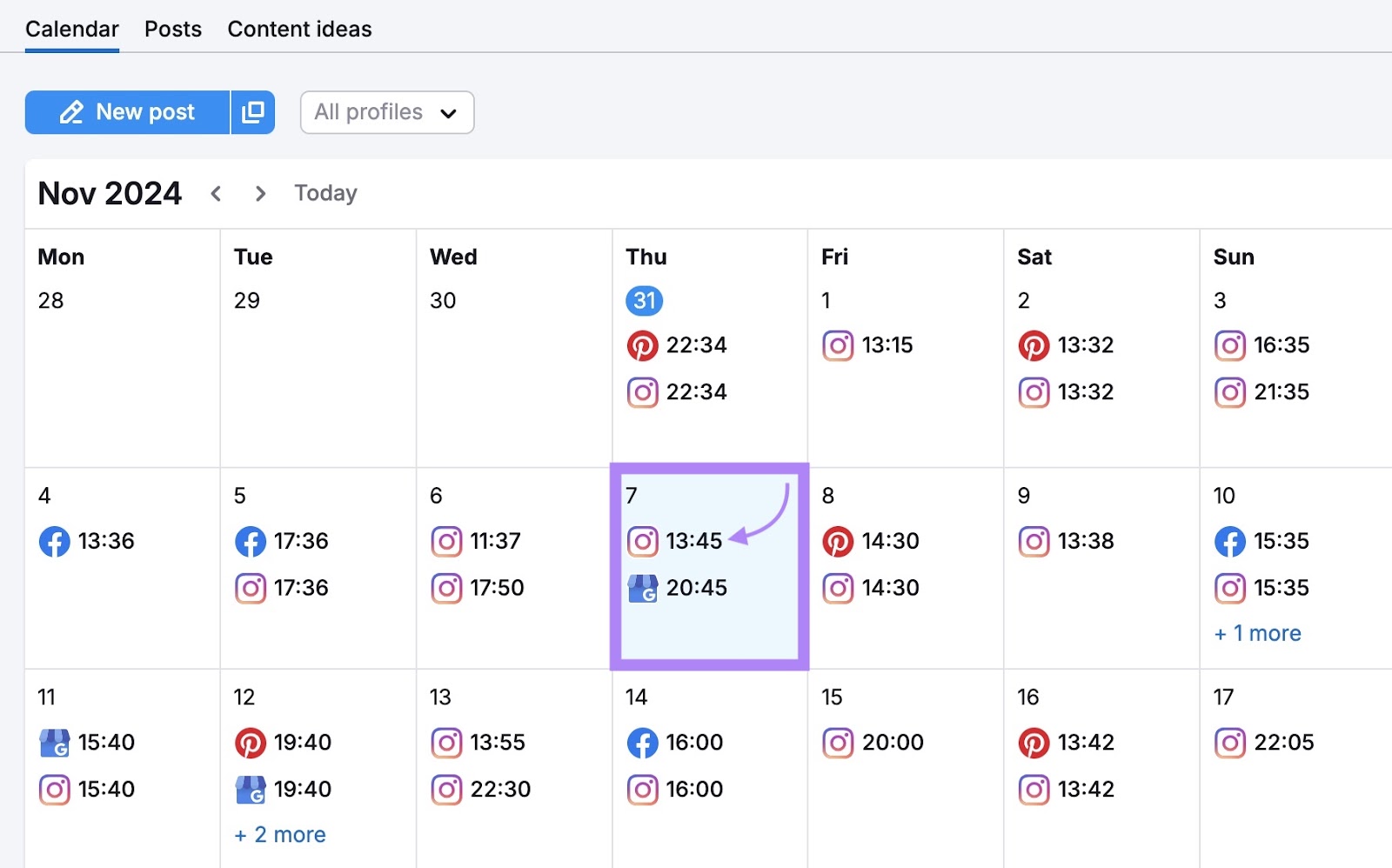 Calendar view on 社交海报 with a newly scheduled post highlighted.
