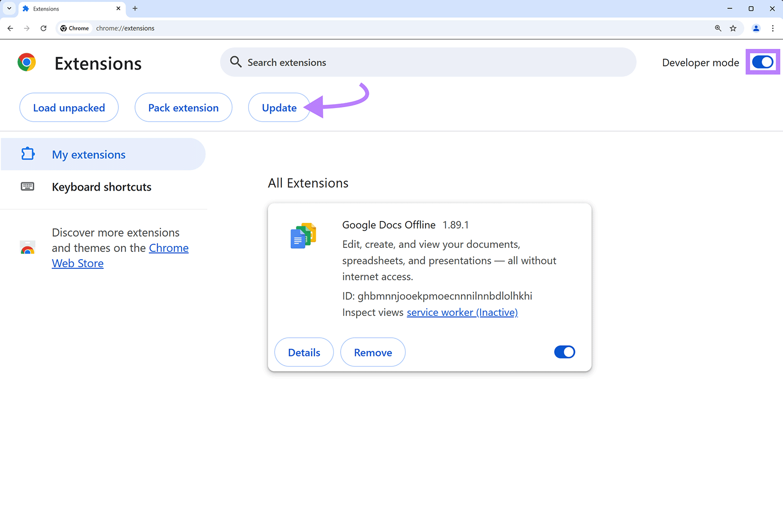 Chrome extensions management page with Developer mode toggled on and arrow pointing to 更新资料 button